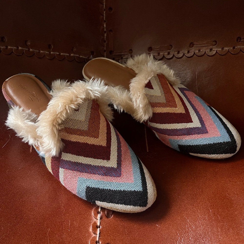 Universal Thread Multicolor Chevron Fur-Lined Mules